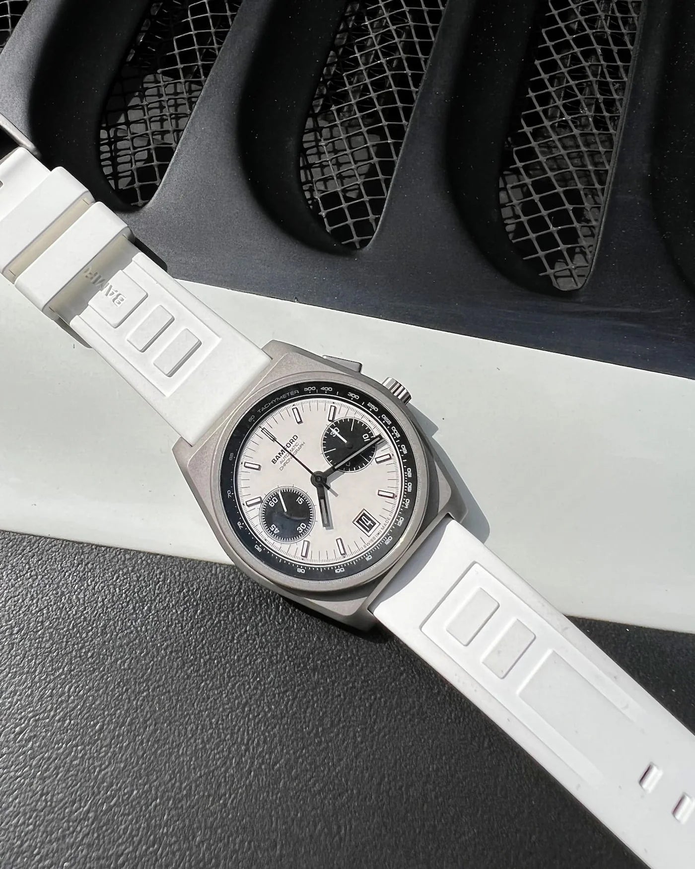 bamford-titanium-b347-bianco-nero-watch-image1