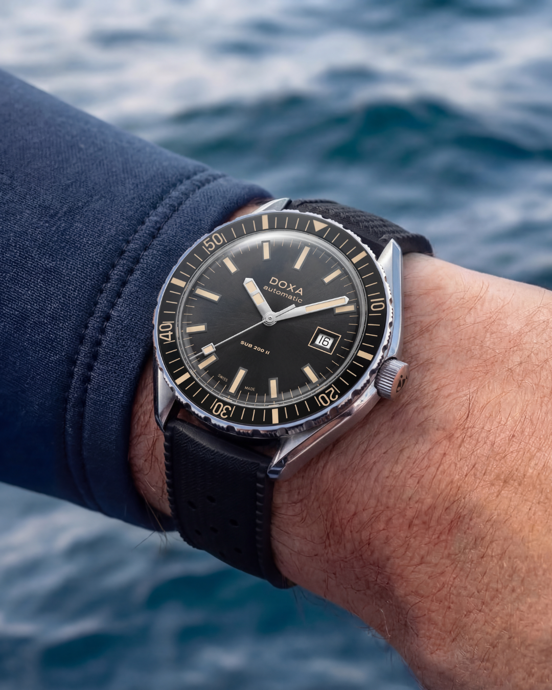 Doxa Sub 200 II Sharkhunter Rubber Watch DXA-328 Image 5