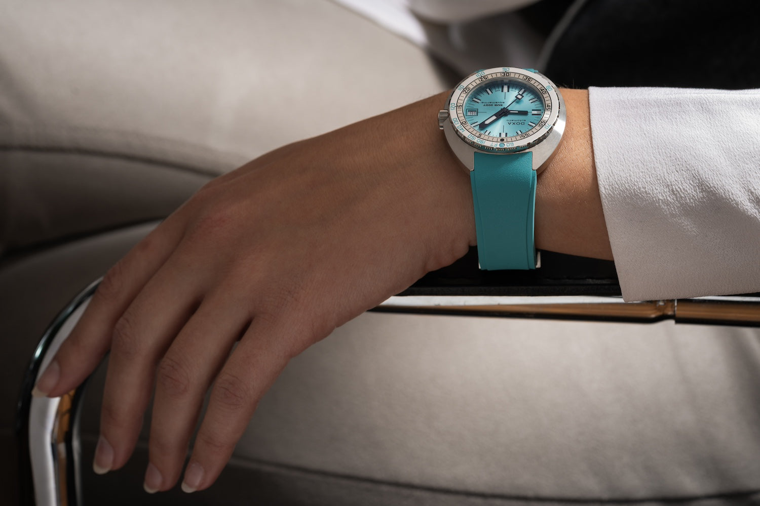 Doxa SUB 200T Aquamarine Sunray Watch 804.10.241S.25 Image 4