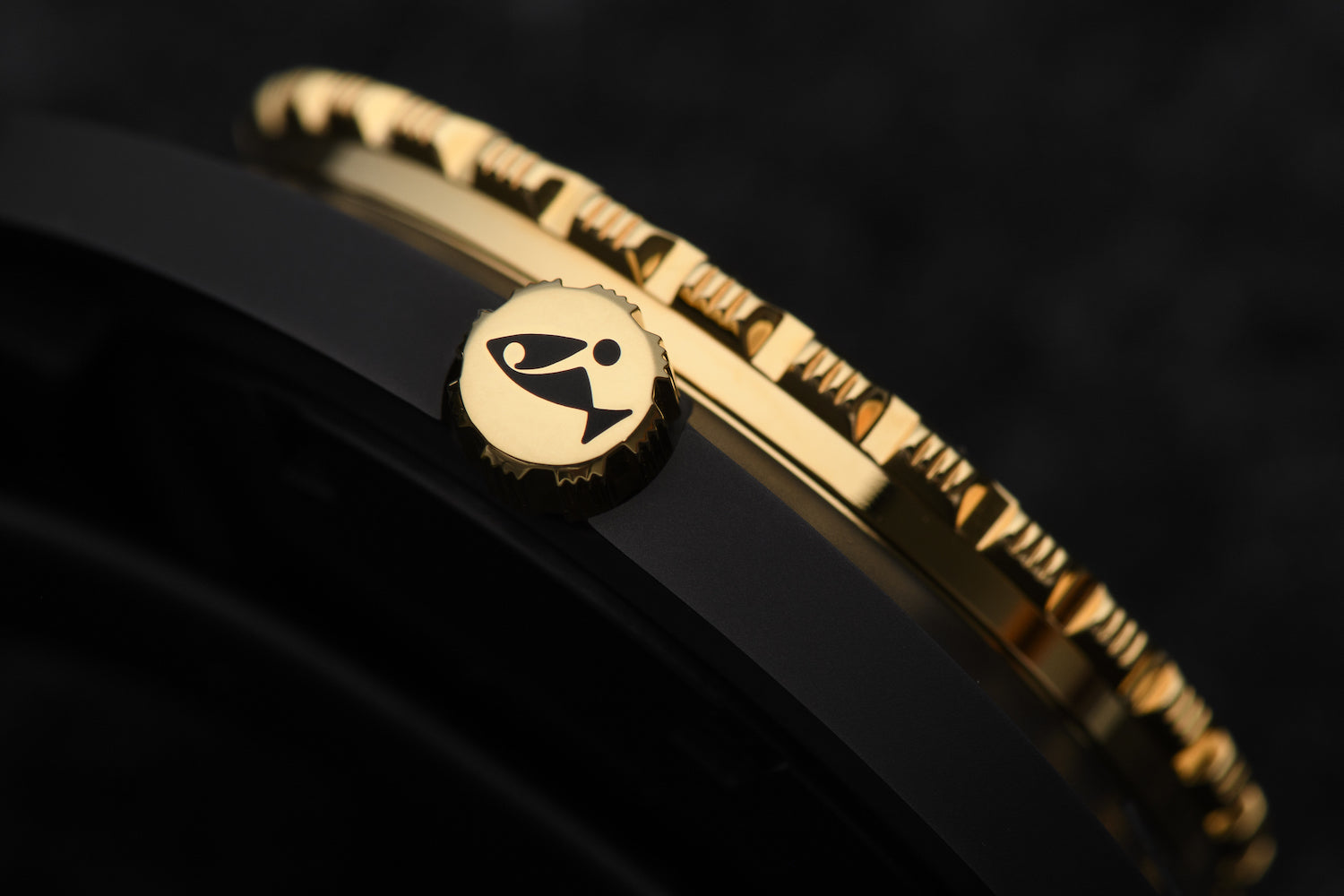 Doxa SUB 300 Beta Sharkhunter Watch 830.20.101.20 Image 5