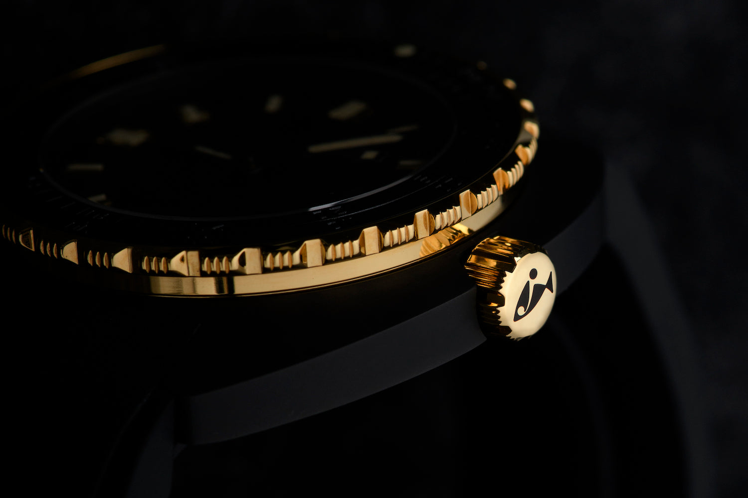 Doxa SUB 300 Beta Sharkhunter Watch 830.20.101.20 Image 6
