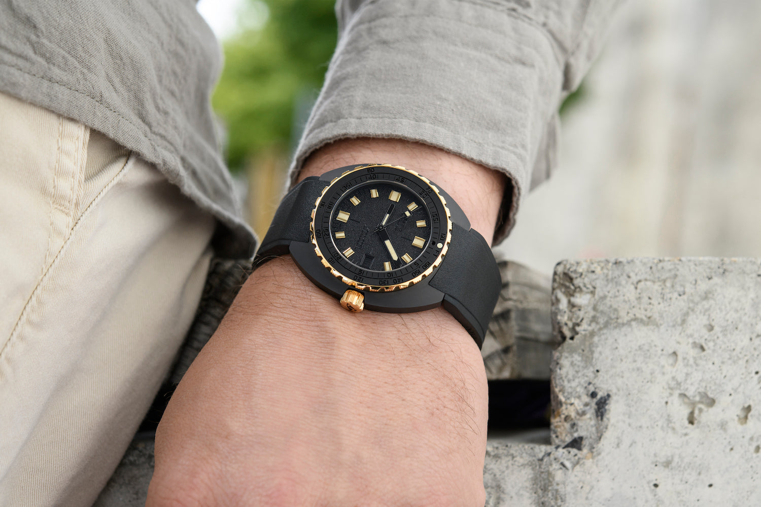 Doxa SUB 300 Beta Sharkhunter Watch 830.20.101.20 Image 7
