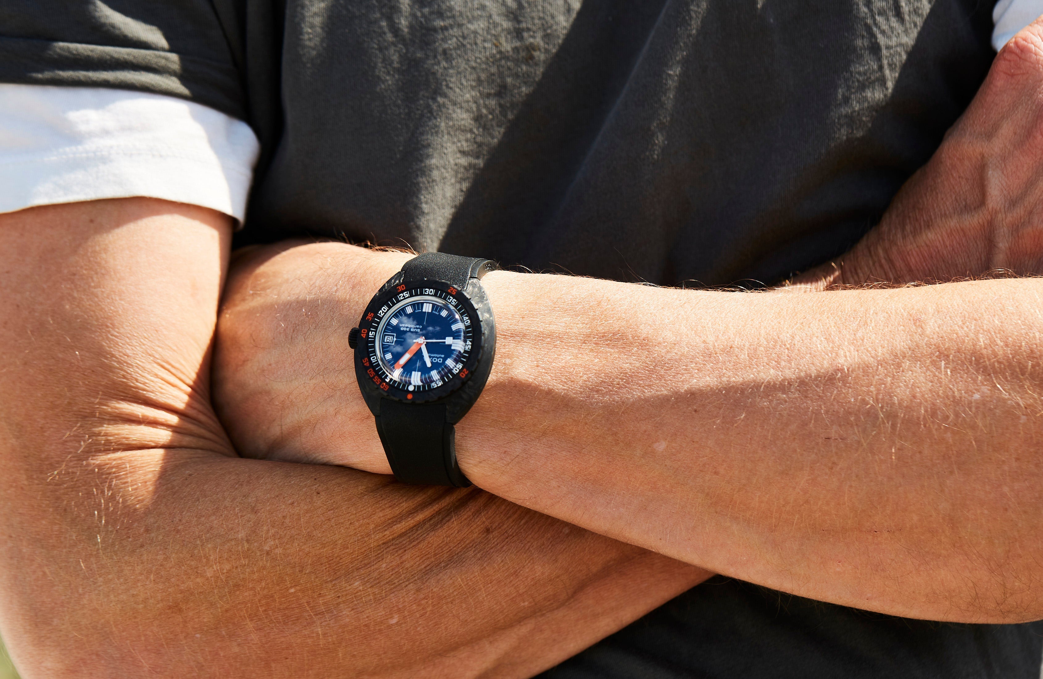Doxa SUB 300 Carbon COSC Caribbean Rubber Watch 822.70.201.20 Image 6