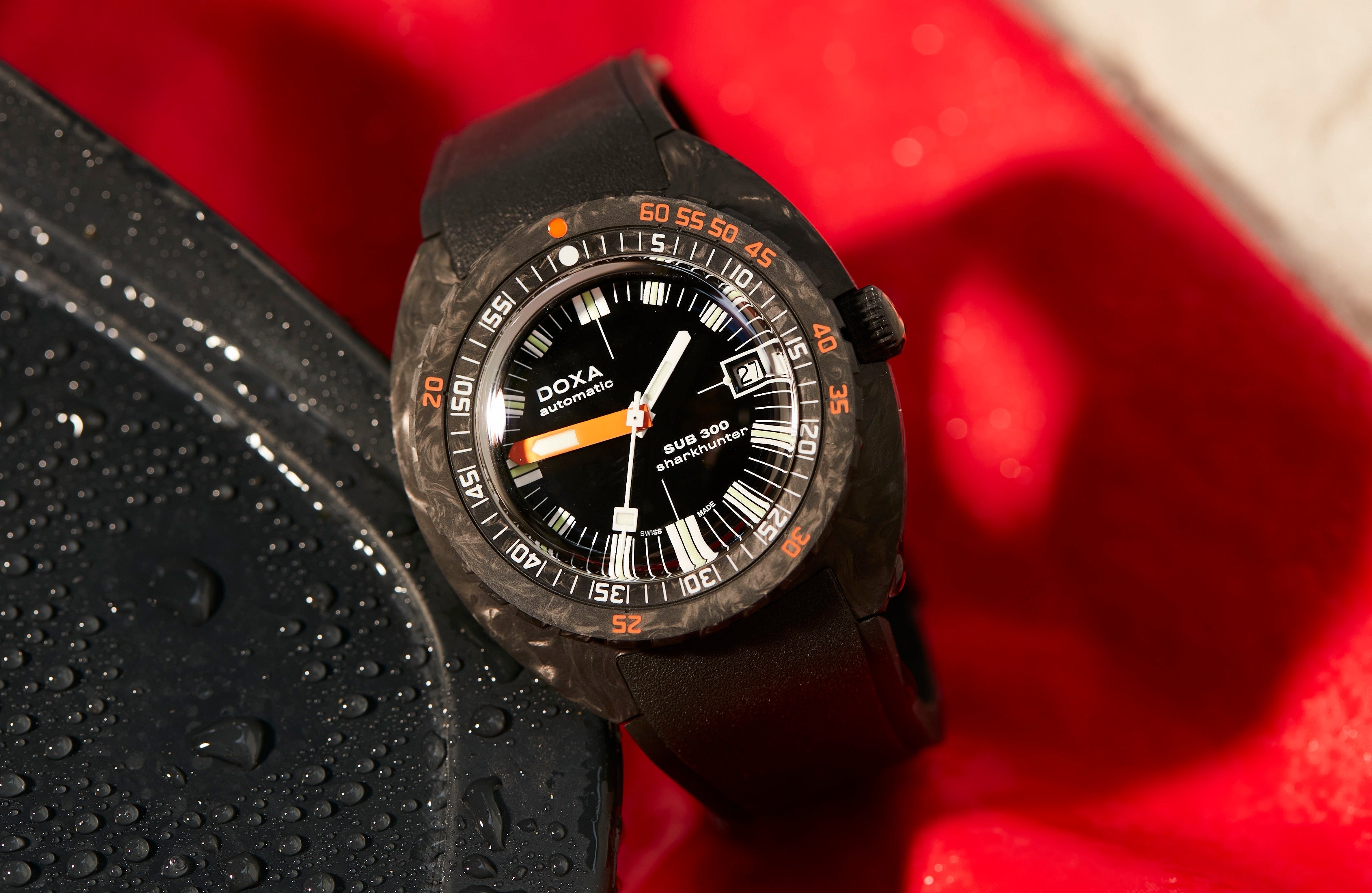 Doxa SUB 300 Carbon COSC Sharkhunter Rubber Watch 822.70.101.20 Image 5