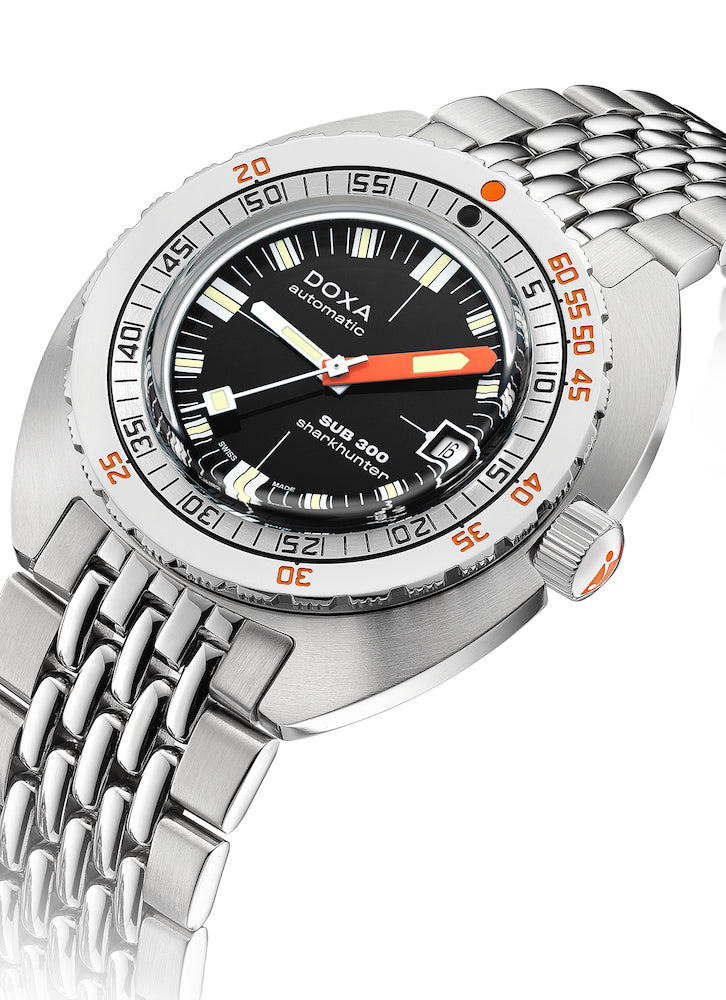 Doxa SUB 300 COSC Sharkhunter Bracelet Watch 821.10.101.10 Image 2