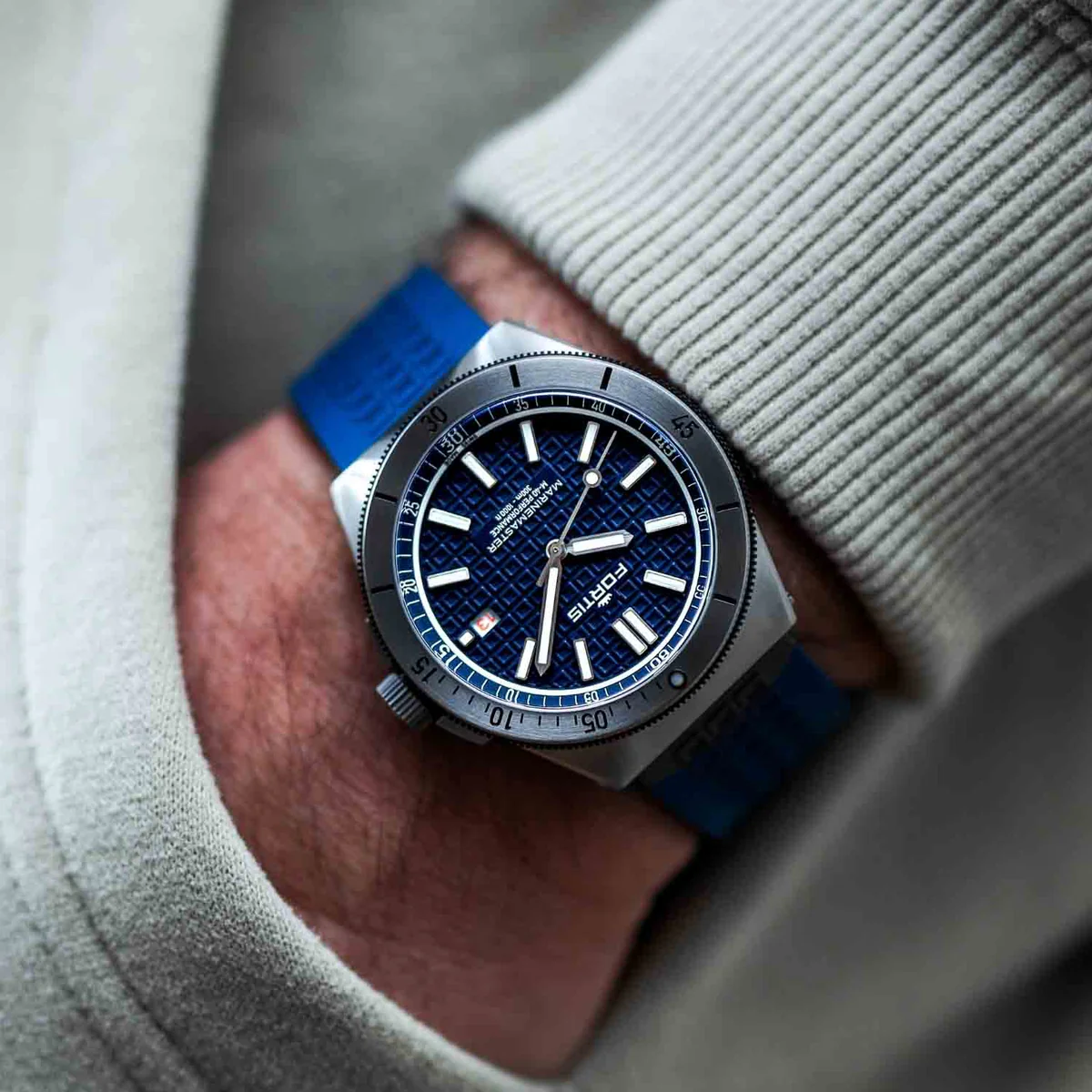 Fortis Marinemaster M-40 Ocean Blue Watch F8120028 Image 4