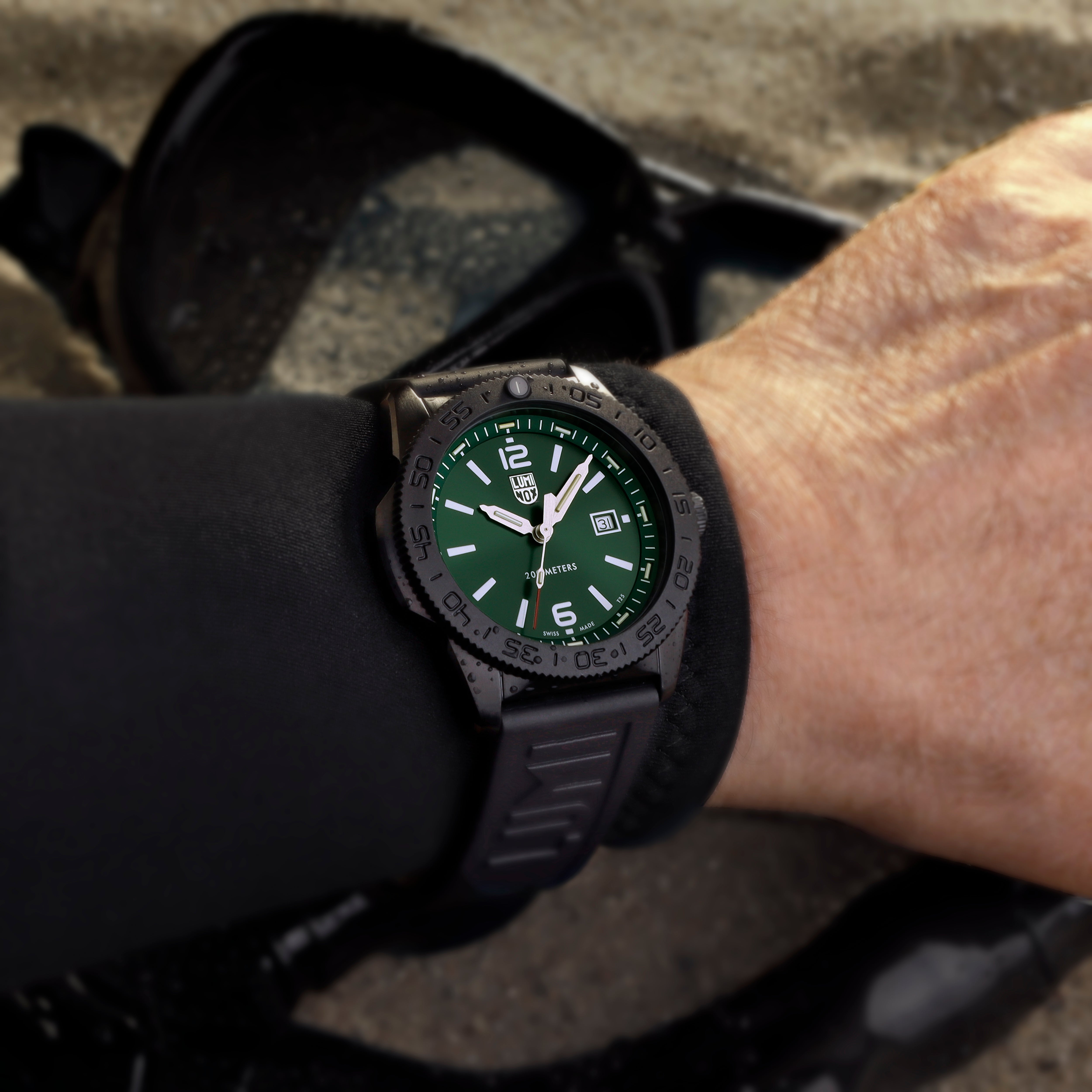Luminox Pacific Diver Black Steel Green 3120 Series Watch XS.3137.B Image 3
