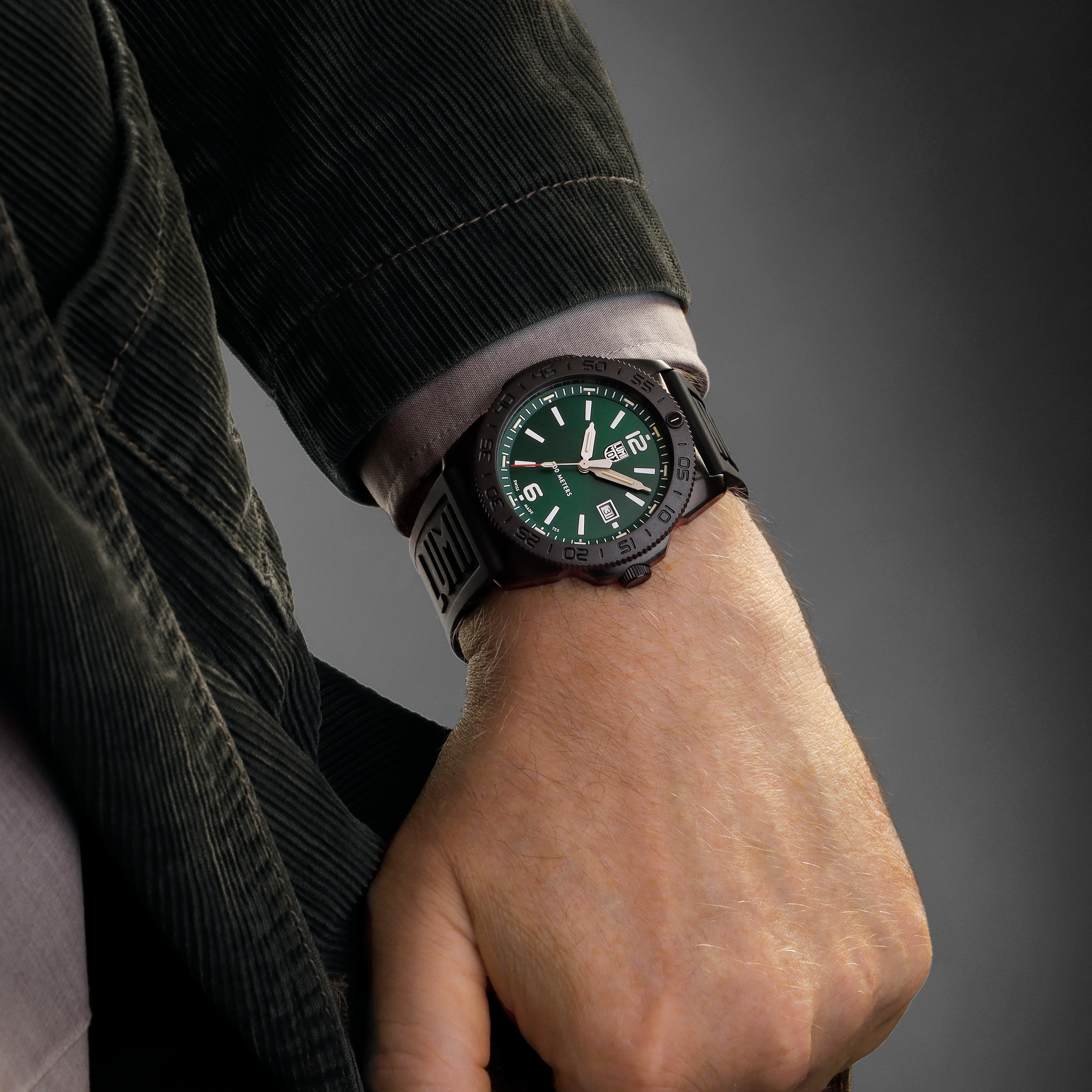 Luminox Pacific Diver Black Steel Green 3120 Series Watch XS.3137.B Image 7