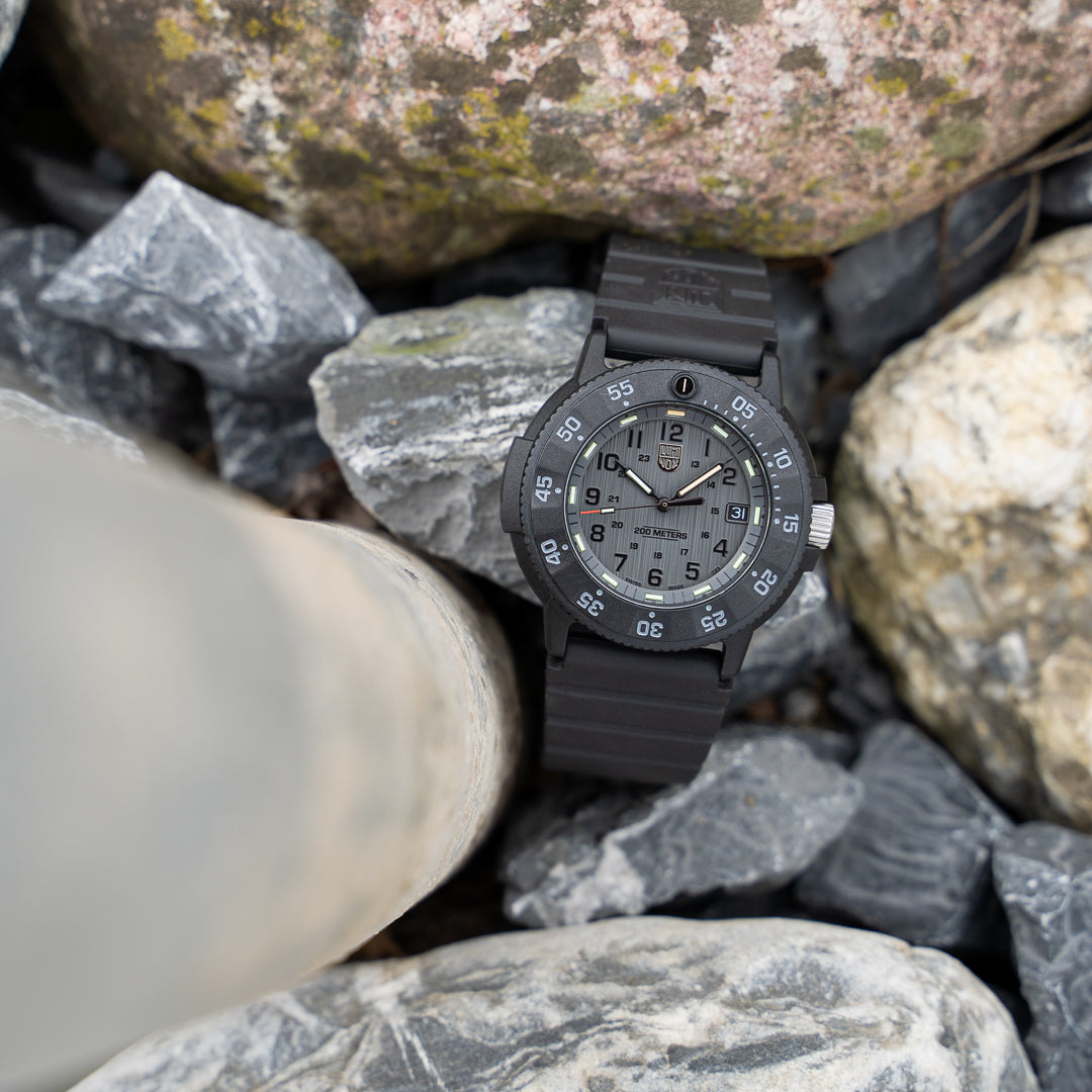 Luminox Watch Navy Seal Original Grey Out Limited Ediiton D XS.3001.EVO.Z.SET Image 10