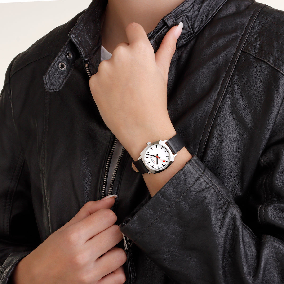 Mondaine Official Swiss Railways Cushion Watch MDN-455 Image 7