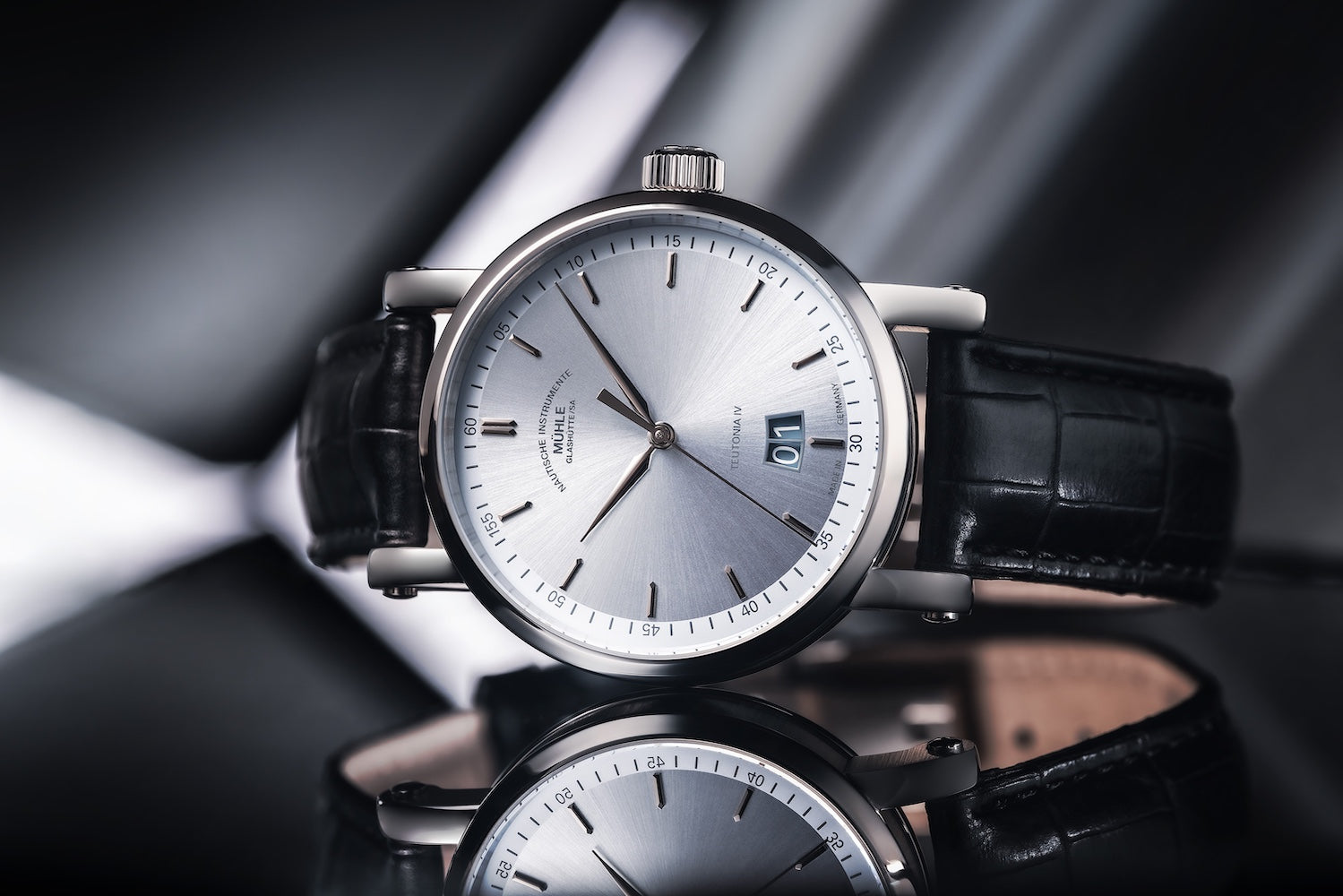 Muhle Glashutte Teutonia IV Big Date Limited Edition Watch M1-44-72-1994-LB Image 3