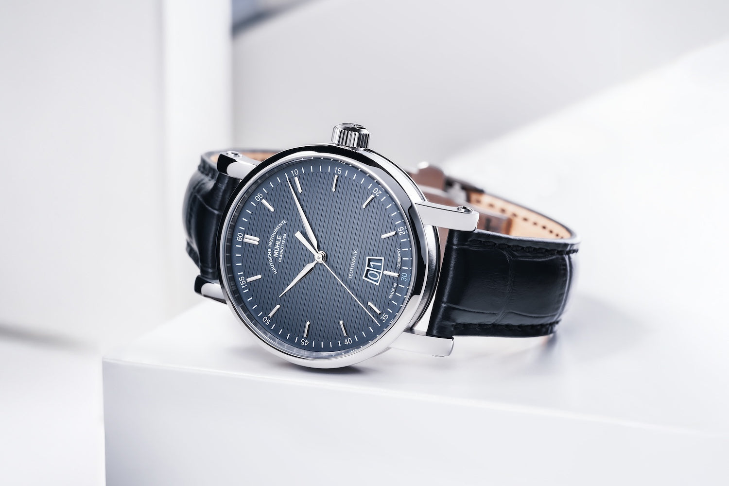 Muhle Glashutte Teutonia IV Big Date Limited Edition Watch M1-44-75-1994-LB Image 4