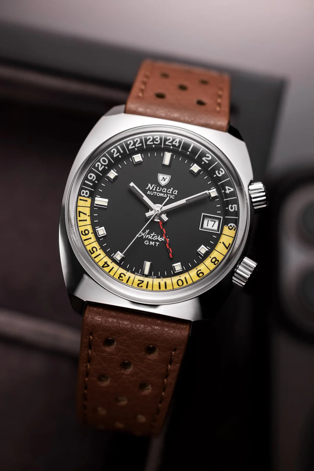 nivada-grenchen-watch-antarctic-gmt-black-32043a23-image1