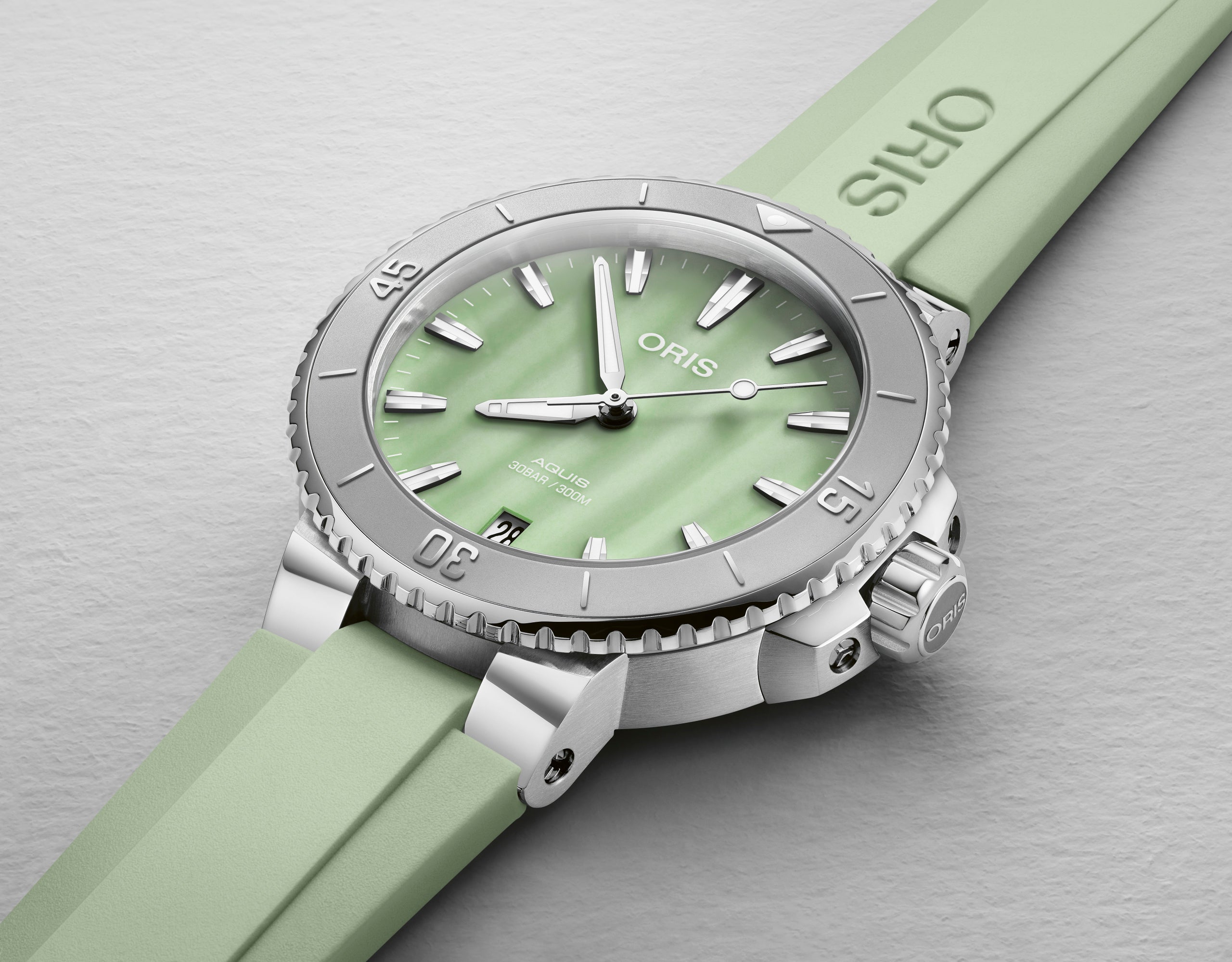 Oris Aquis Date 36.5mm 01 733 7770 4157-07 4 18 67FC Image 2