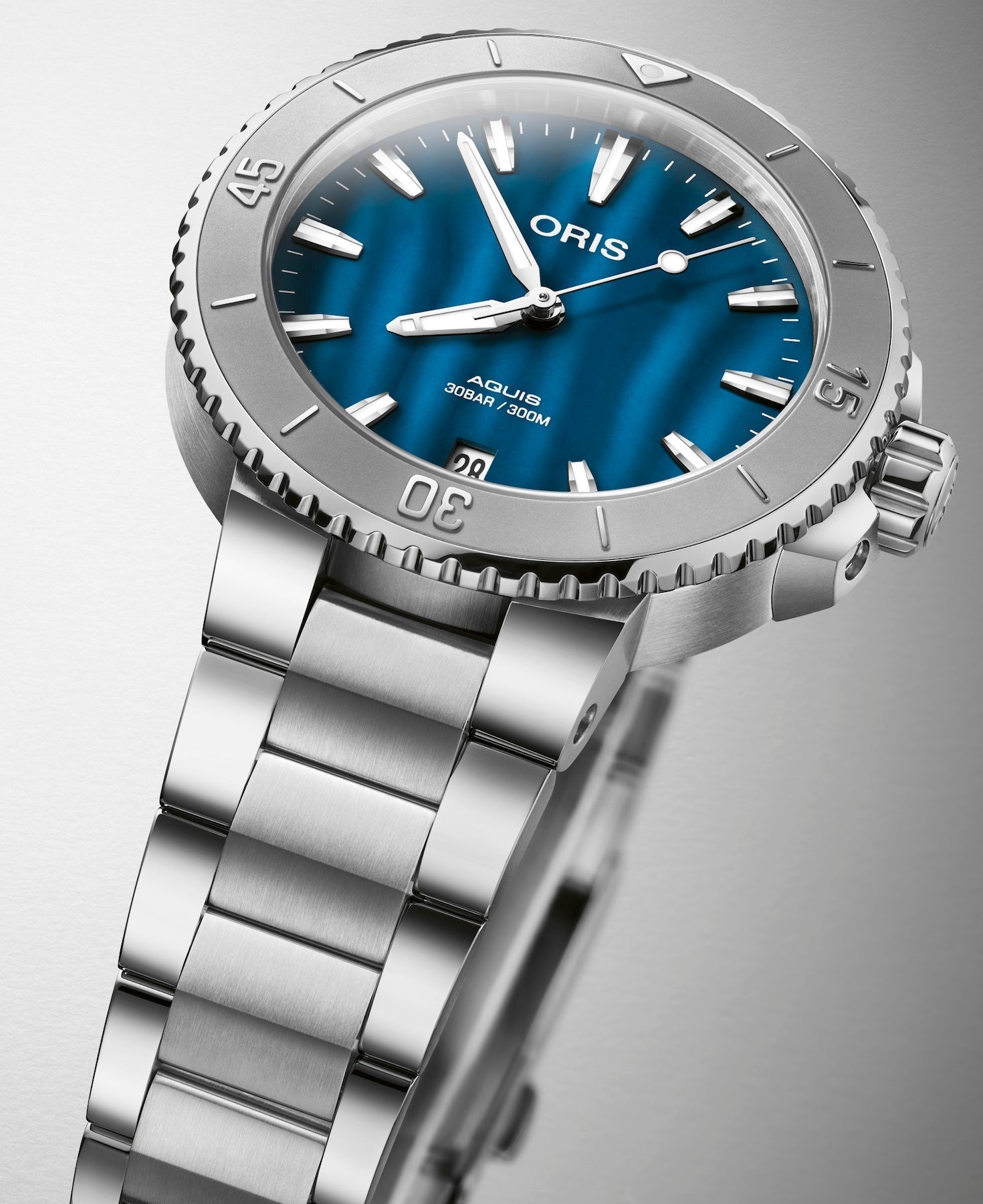 Oris Aquis Date Aegean Blue 01 733 7770 4155-07 8 18 05P Image 2