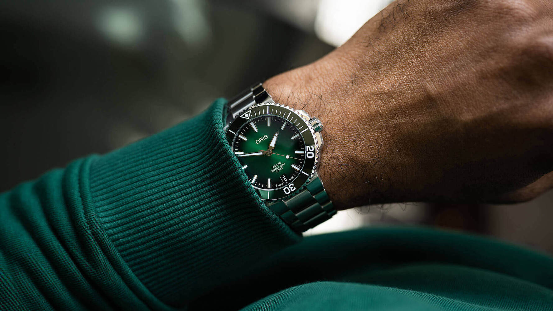 Oris Aquis Date Calibre 400 Green Rubber 01 400 7769 4157-07 4 22 74FC Image 3