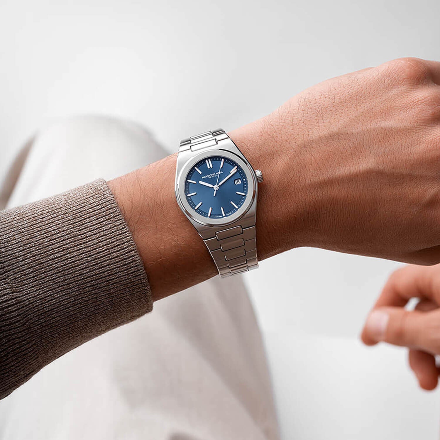 raymond-weil-a-r-t-date-watch-1000-st-50001