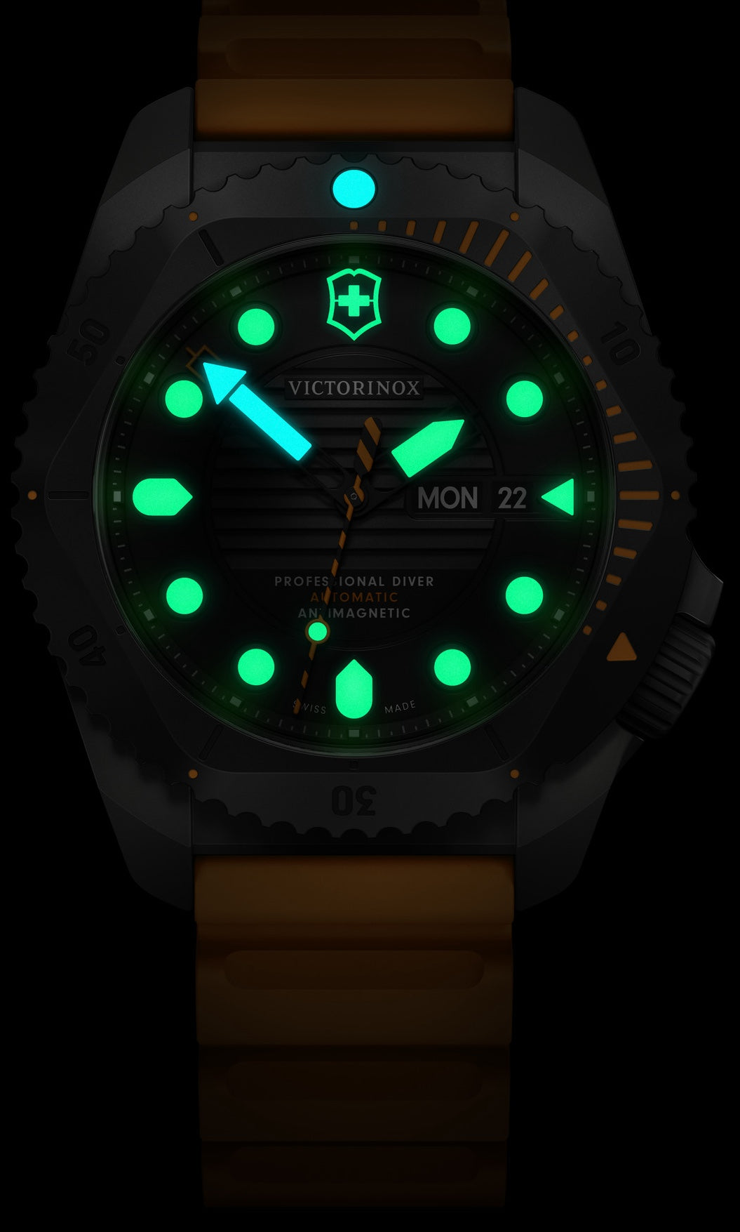 Victorinox Dive Pro Automatic Three Hands Titanium Watch 241996 Image 6