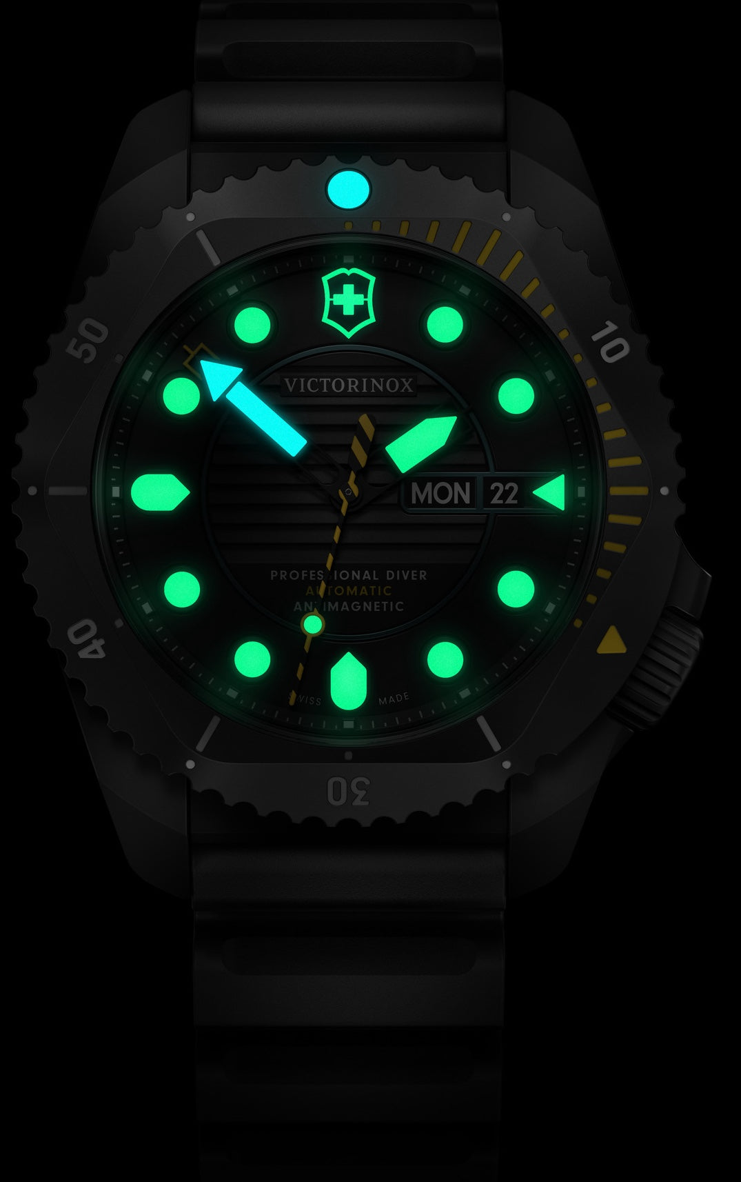 Victorinox Dive Pro Automatic Three Hands Titanium Watch 241997 Image 6