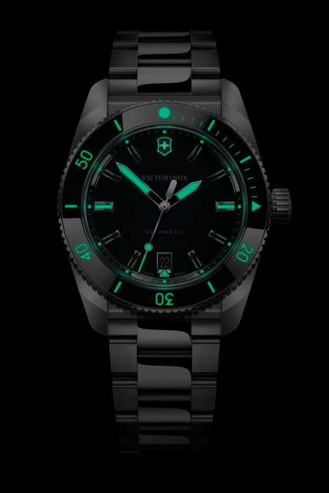 victorinox-maverick-39mm-automatic-watch-242105-image