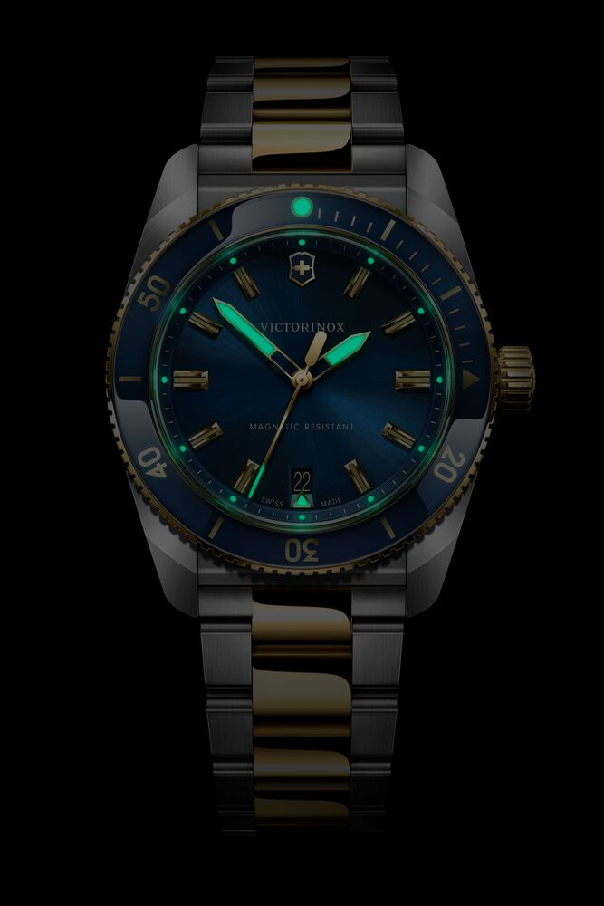 victorinox-maverick-39mm-quartz-watch-242100-image
