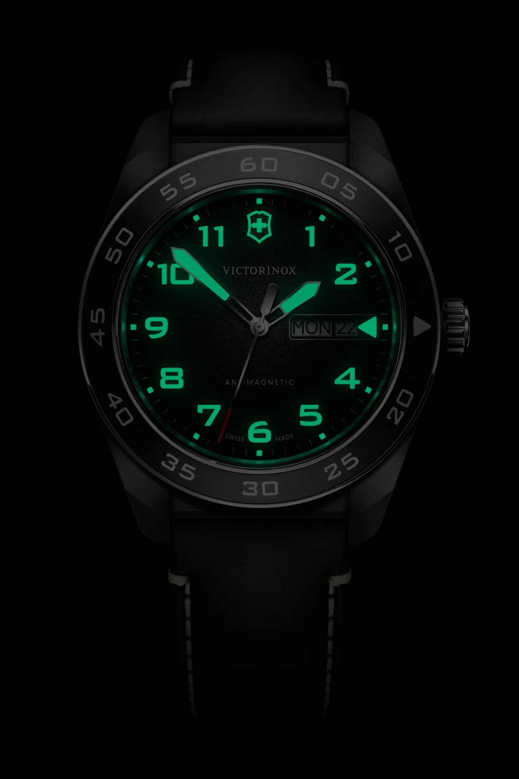 Victorinox Swiss Army Quartz Watch VTX-638 Image 3