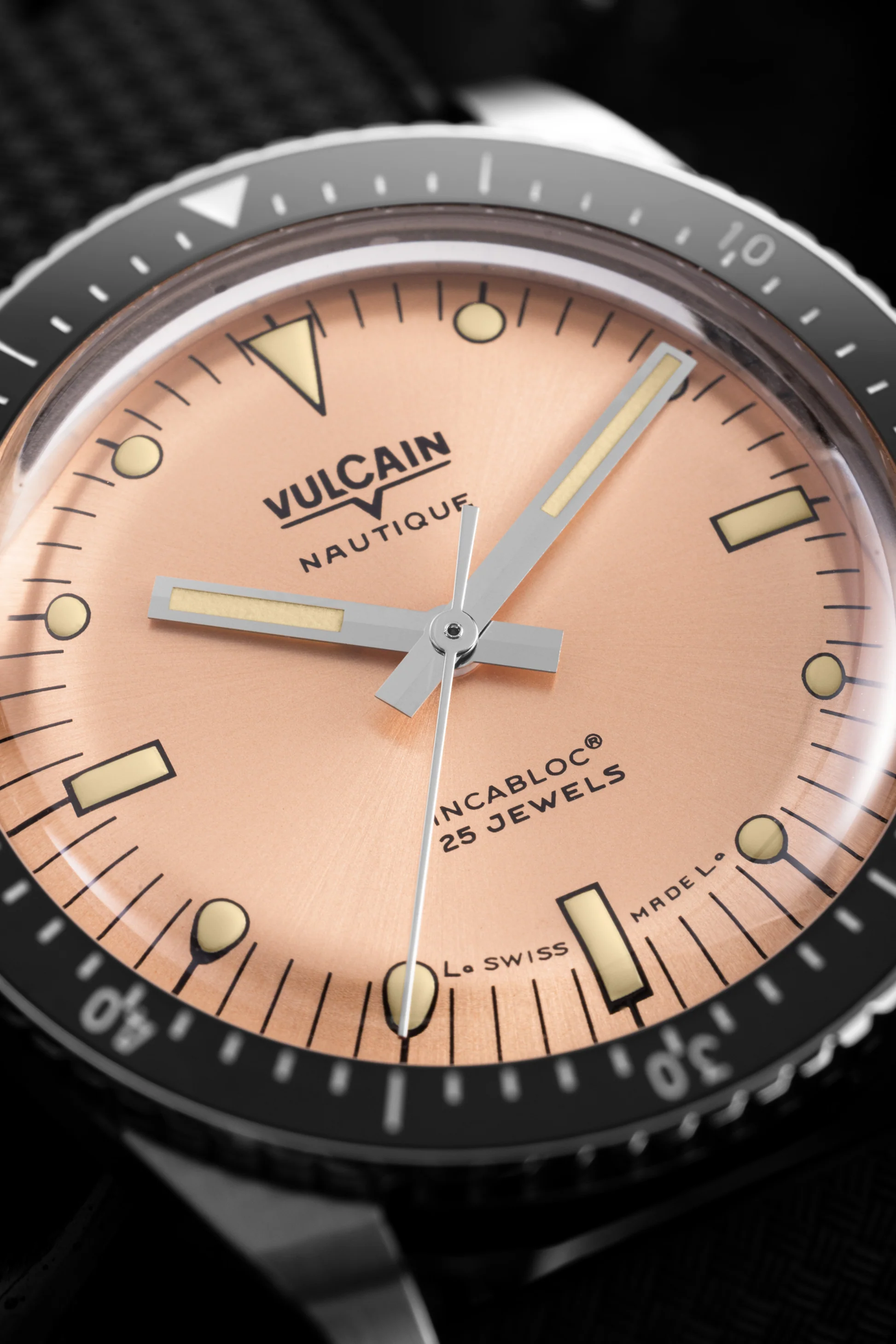 Vulcain Skindiver Nautique Salmon Rubber Limited Edition Watch 660170B87.BAR200 Image 2