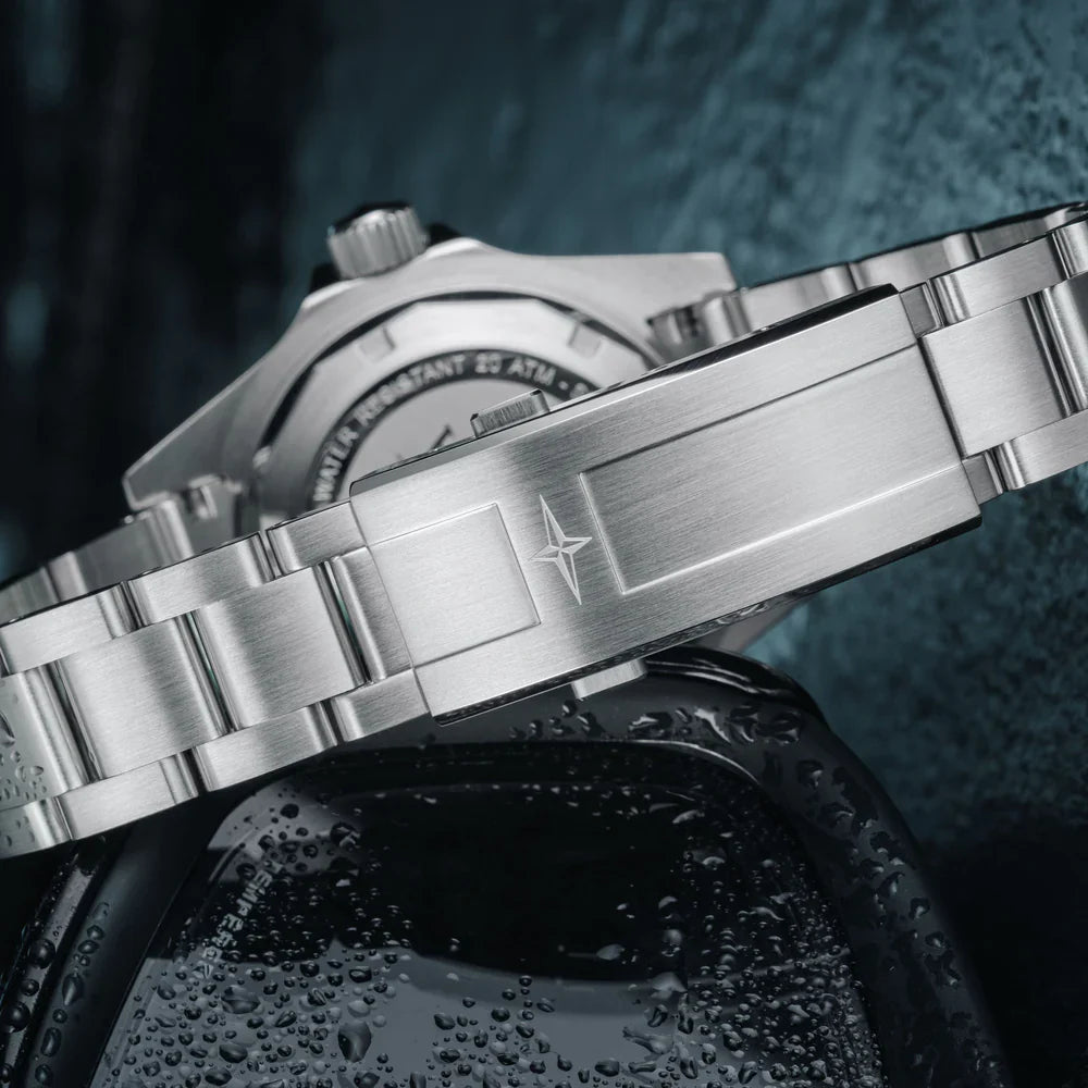 davosa-ternos-diver-watch-16155050-loupe