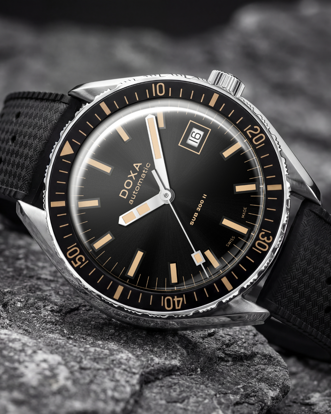 Doxa Sub 200 II Sharkhunter Rubber Watch DXA-328 Image 4