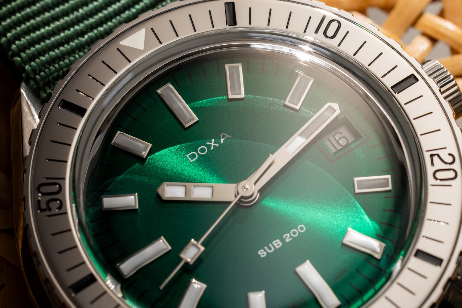 Doxa Sub 200 Sea Emerald Green Nato Watch 796.10.131.26-N Image 4