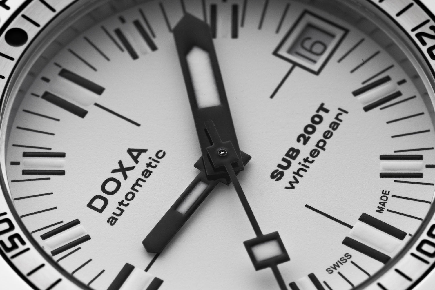 Doxa SUB 200T Whitepearl Iconic Bracelet Watch 804.10.011.10 Image 4