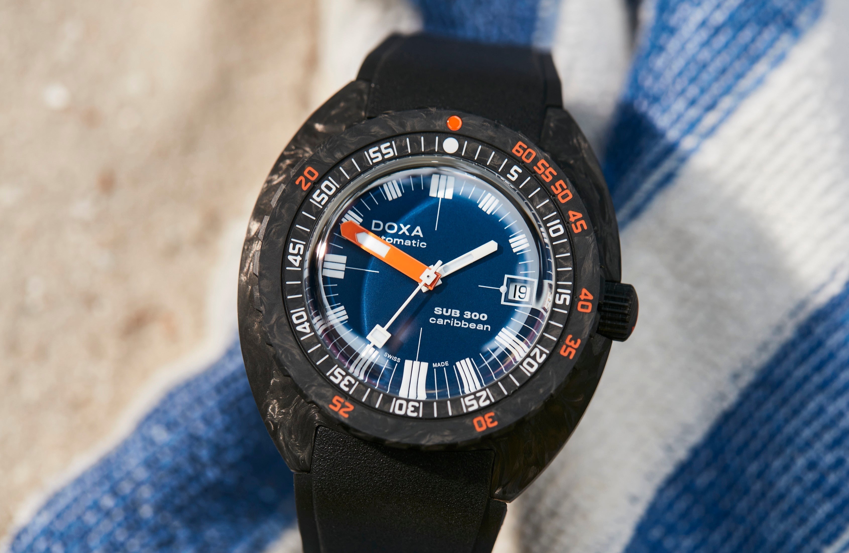 Doxa SUB 300 Carbon COSC Caribbean Rubber Watch 822.70.201.20 Image 4