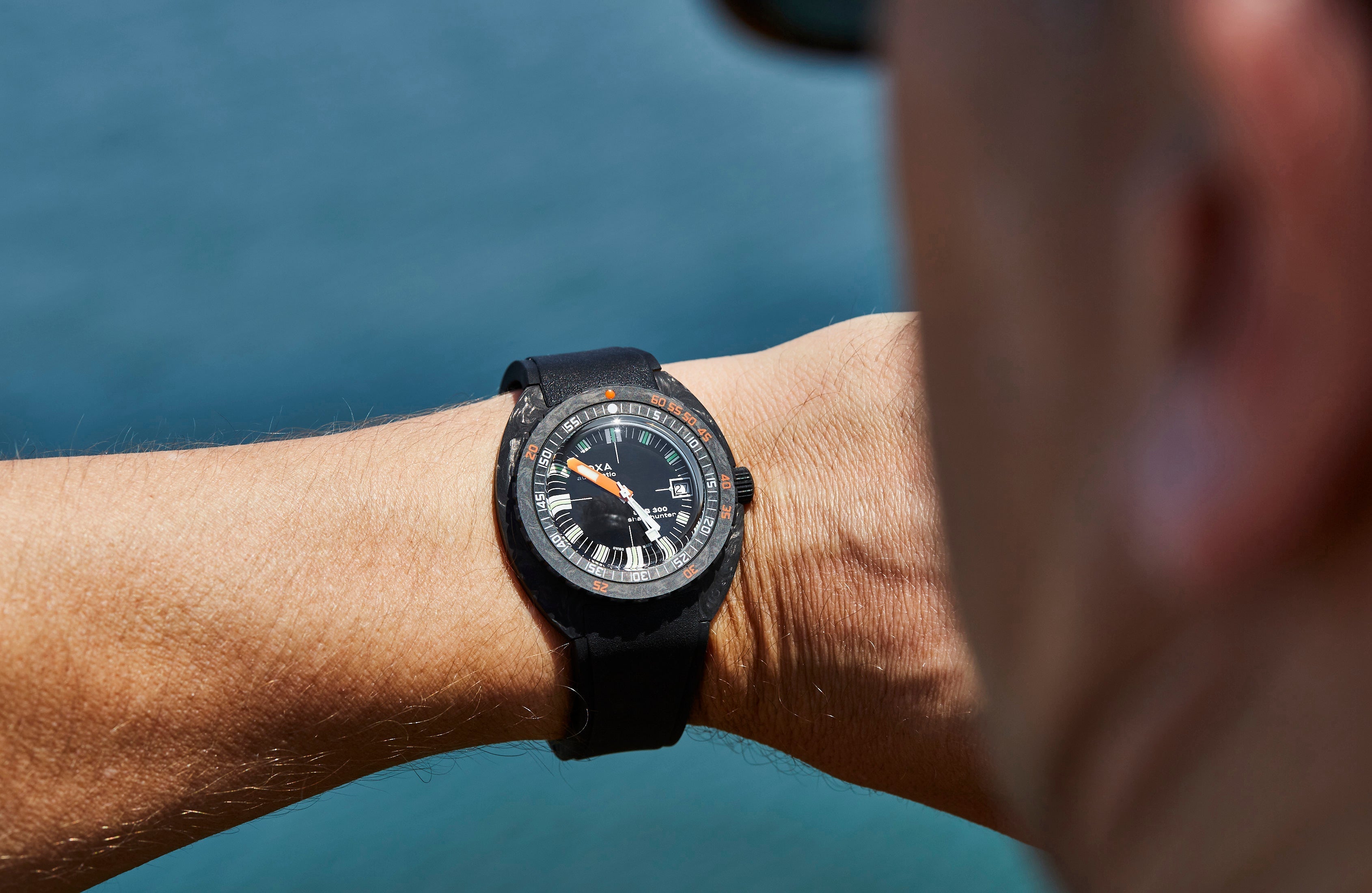 Doxa SUB 300 Carbon COSC Sharkhunter Rubber Watch 822.70.101.20 Image 4