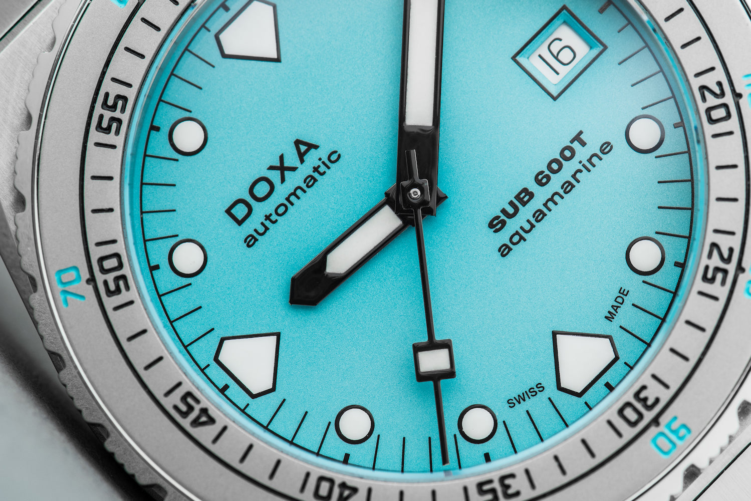 Doxa SUB 600T Aquamarine Bracelet Watch 862.10.241.10 Image 4