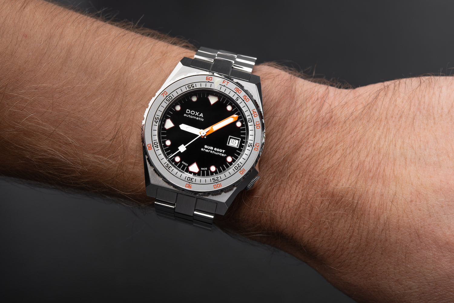 Doxa SUB 600T Sharkhunter Bracelet Watch 862.10.101.10 Image 4