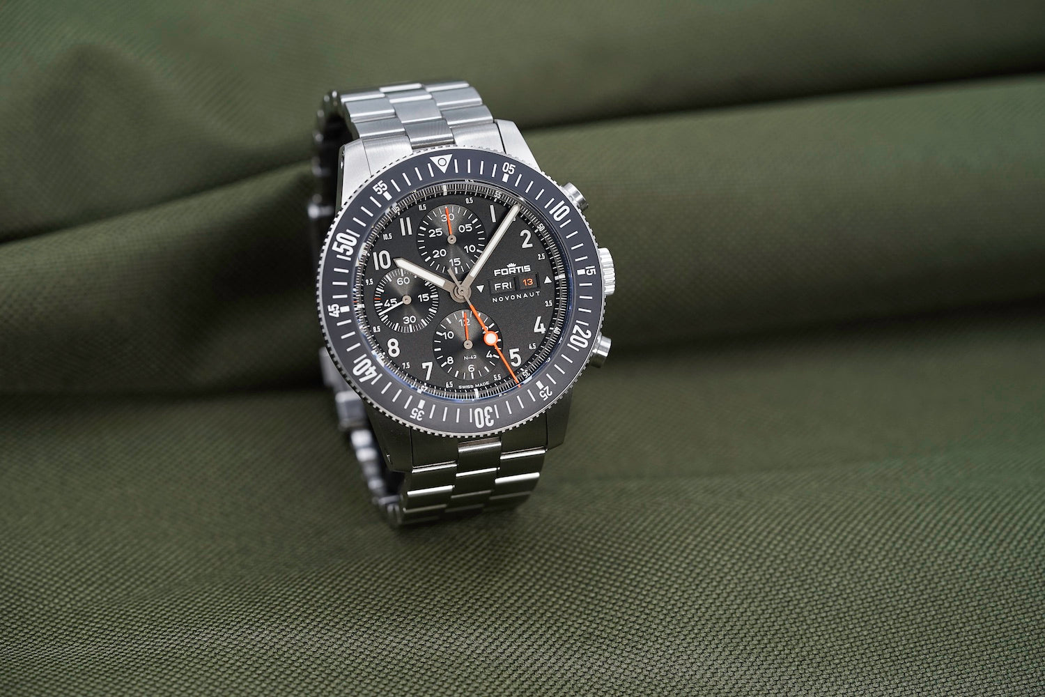 Fortis Novonaut N-42 Legacy Edition Bracelet Watch F2040008 Image 6