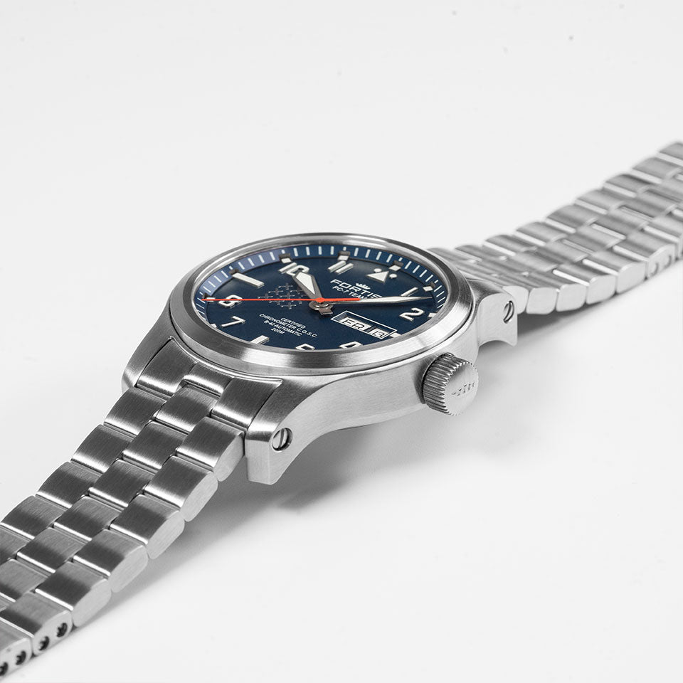 Fortis Watch Aeromaster PC-7 Team Edition Day Date F4020010 Image 6