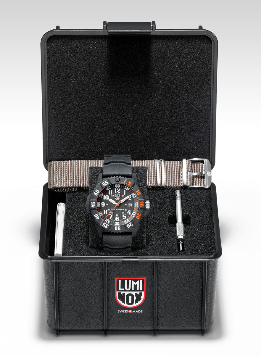 Luminox Master Carbon Seal 3800 Series D XS.3801.C.SET Image 2