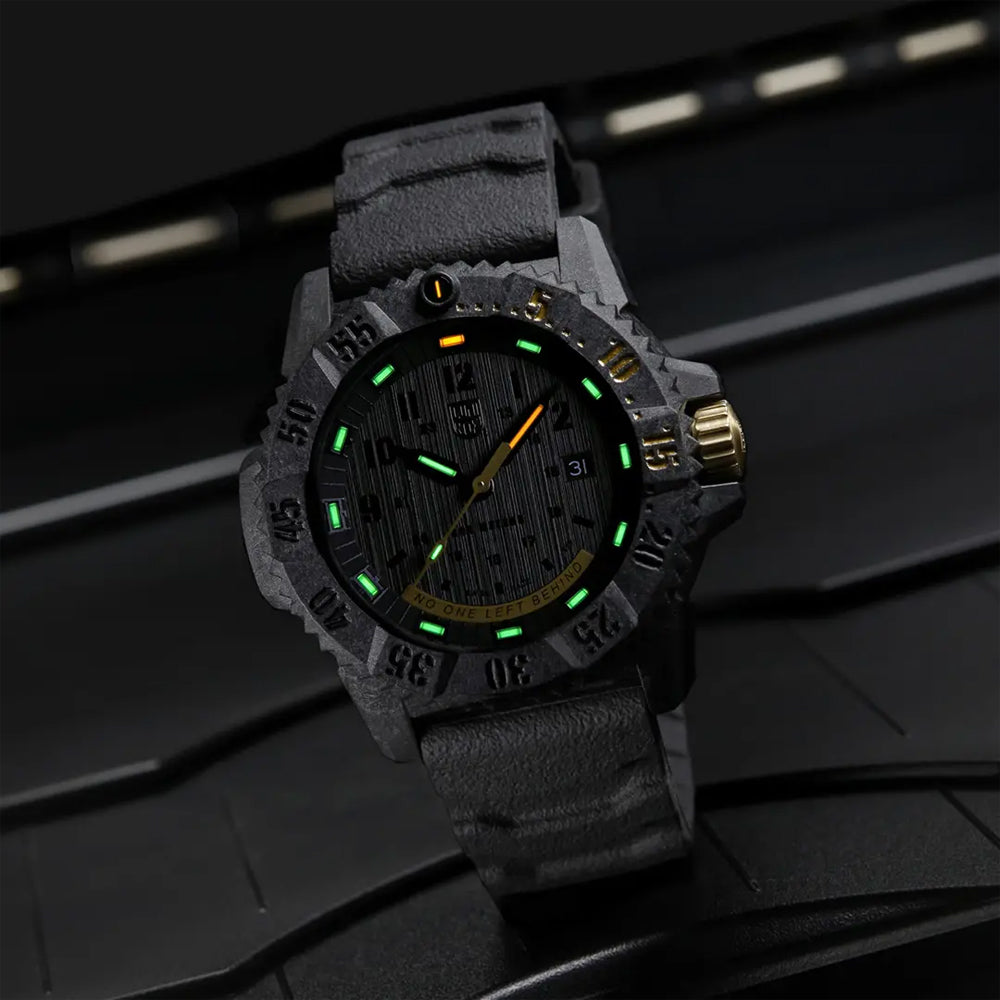 Luminox Master Carbon Seal 3800 Series Limited Edition Watch XS.3805.NOLB.SET Image 6