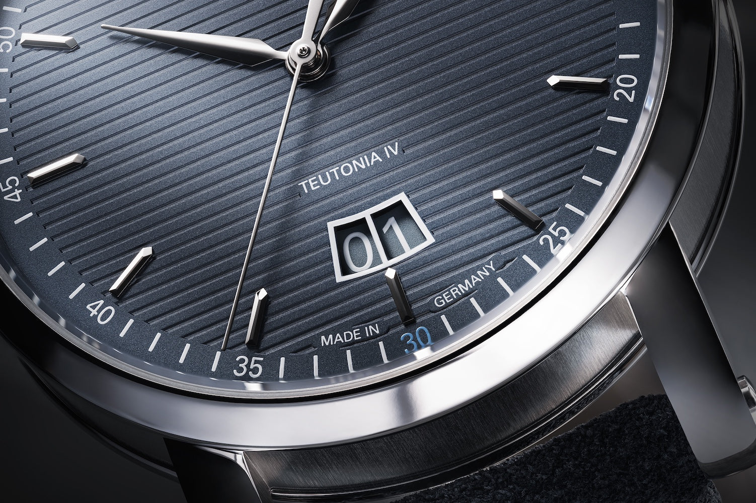 Muhle Glashutte Teutonia IV Big Date Limited Edition Watch M1-44-75-1994-LB Image 2