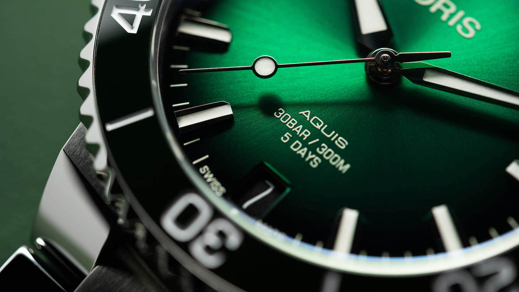 Oris Aquis Date Calibre 400 Green Rubber 01 400 7769 4157-07 4 22 74FC Image 4