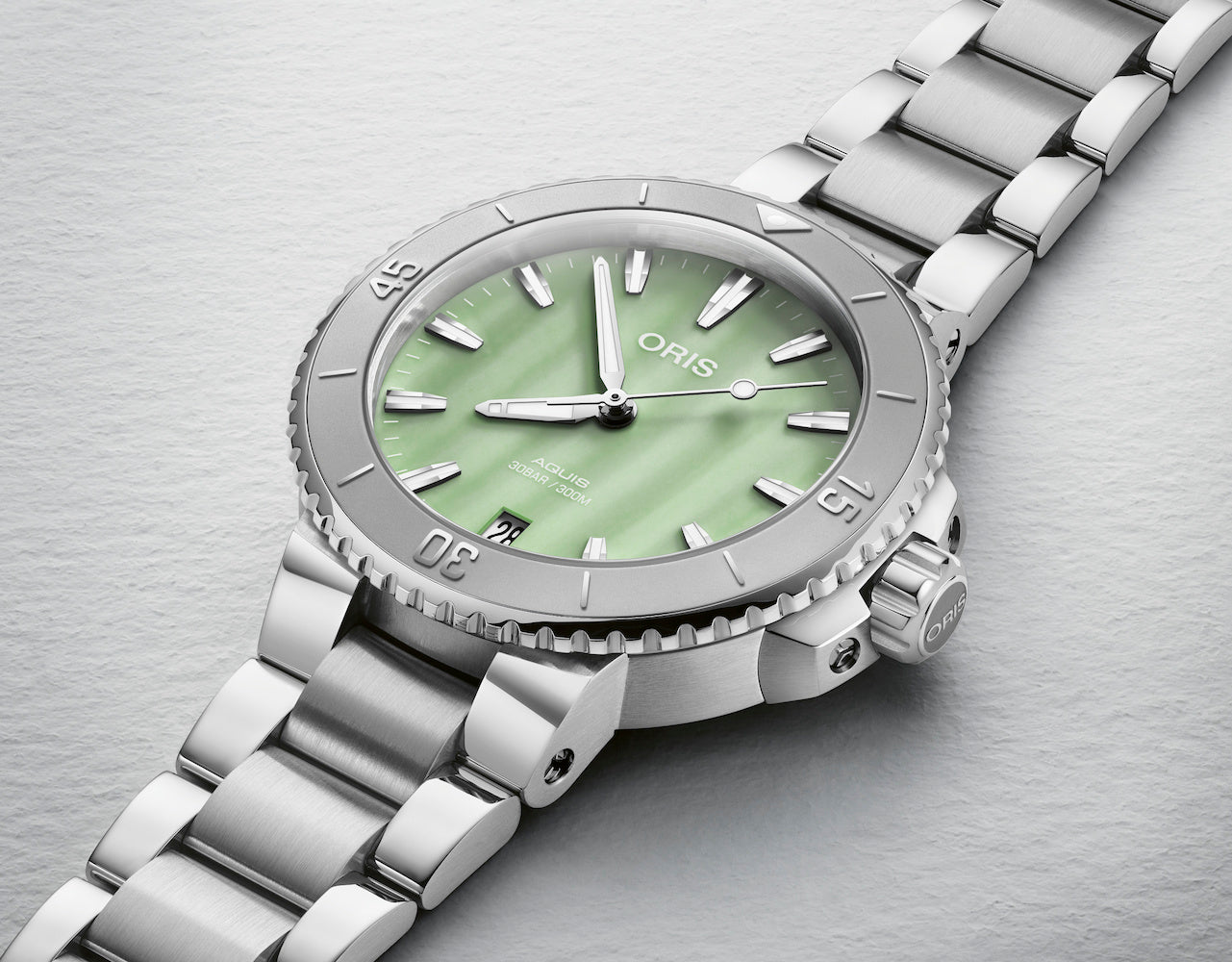 Oris Aquis Date Seafoam Green 01 733 7770 4157-07 8 18 05P Image 2
