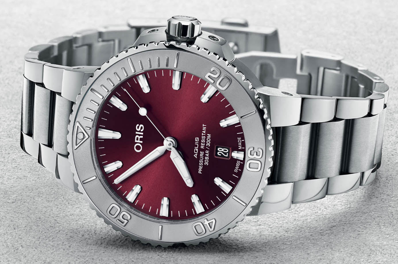 Oris Aquis Date Sunray Cherry Red 41.5 Bracelet 01 733 7766 4158-07 8 22 05PEB Image 3