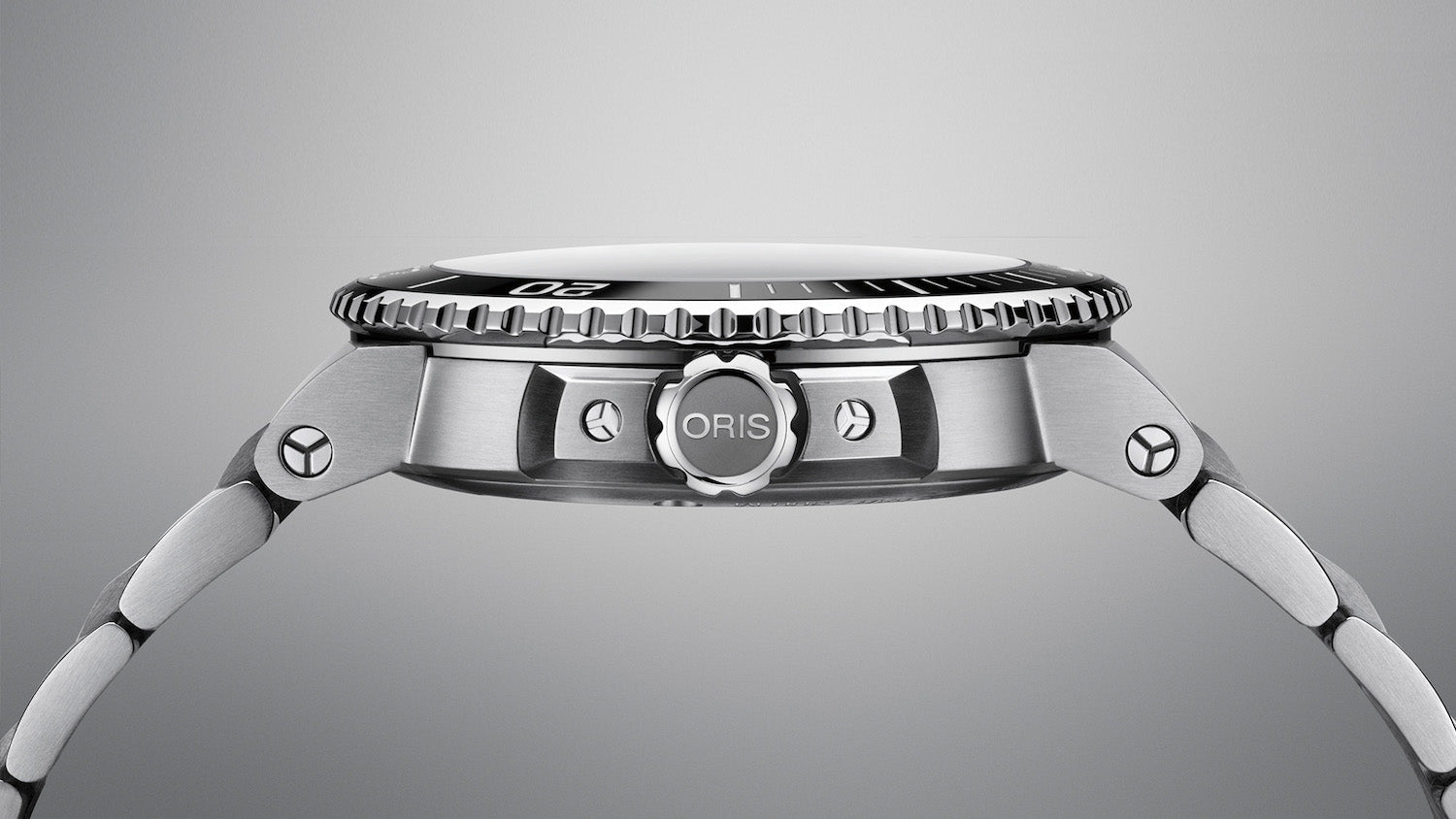 Oris Aquis Date Sunray Cherry Red 41.5 Bracelet 01 733 7766 4158-07 8 22 05PEB Image 4