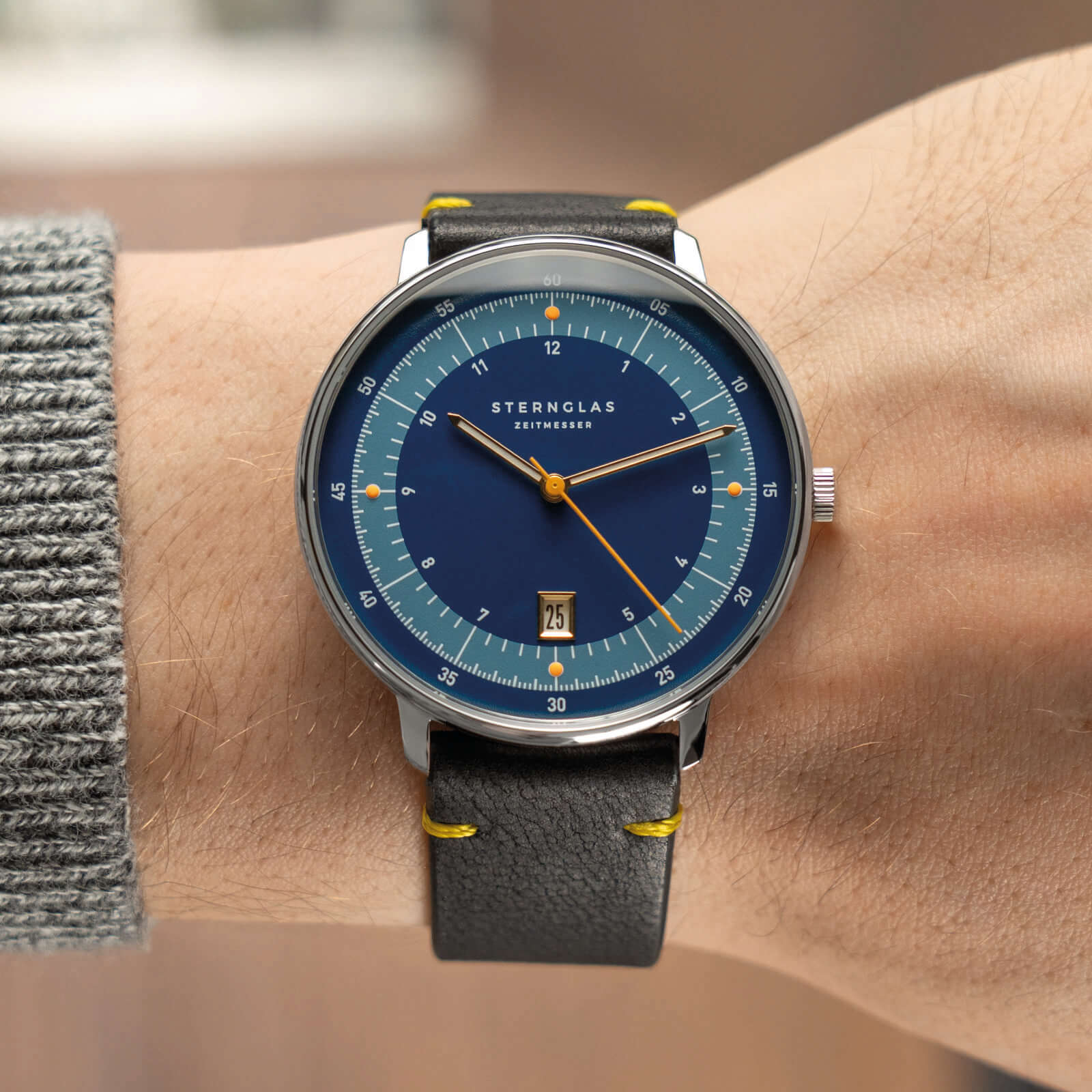 sternglas-hamburg-edition-1911-dark-blue-silver-neo-yellow-watch-s01-ht06-vi22-image