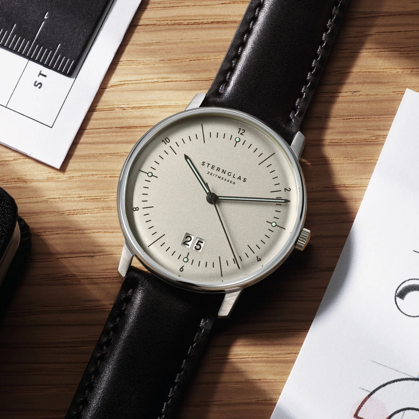 sternglas-naos-38mm-quartz-big-date-watch-s01-nag26-br02-image3