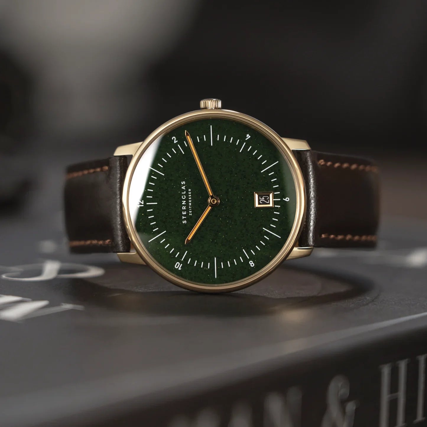 sternglas-naos-edition-aventurin-dark-green-gold-dunkelbraun-watch-s01-nan41-br01-image