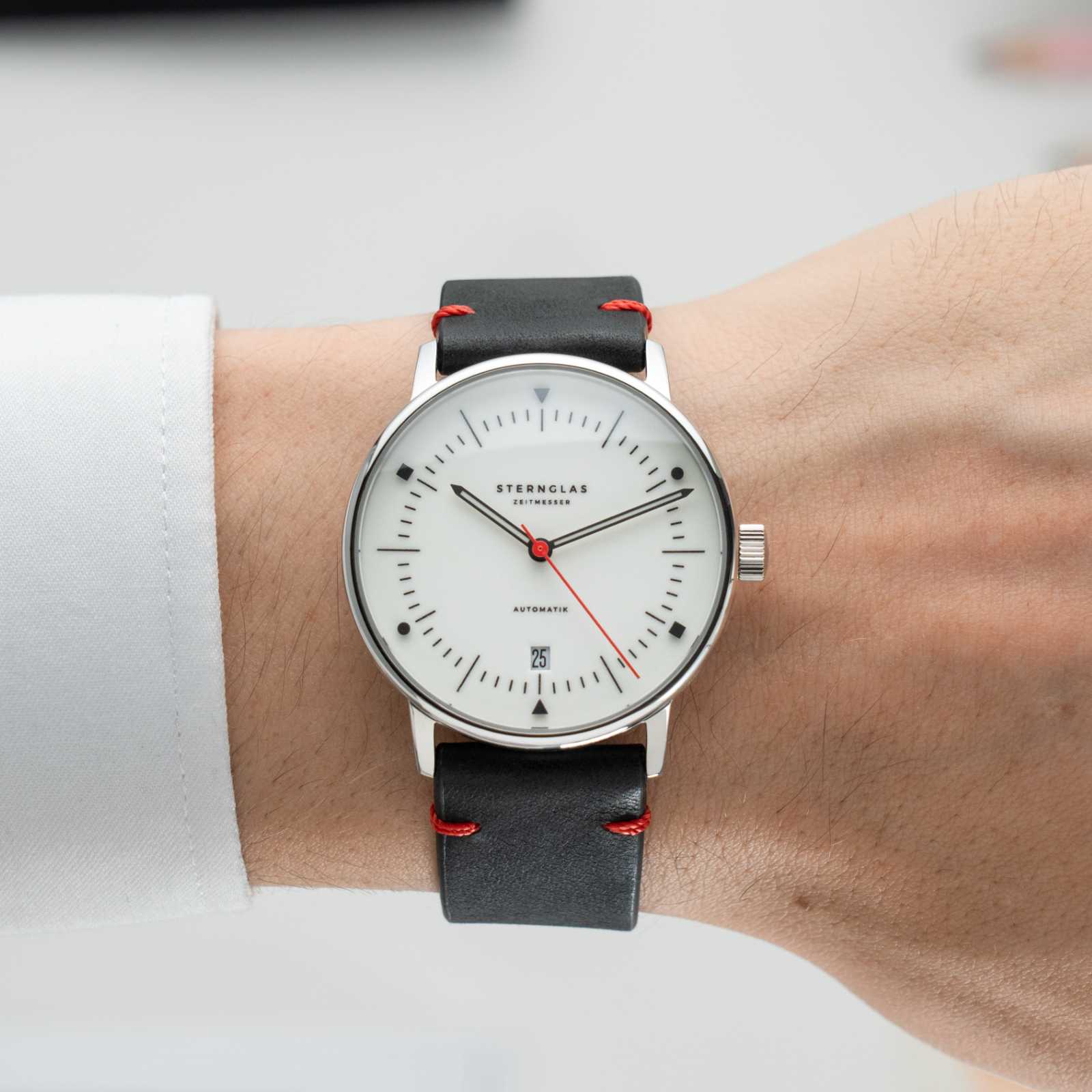 sternglas-naos-edition-bauhaus-x-red-watch-s02-nai24-vi29-image