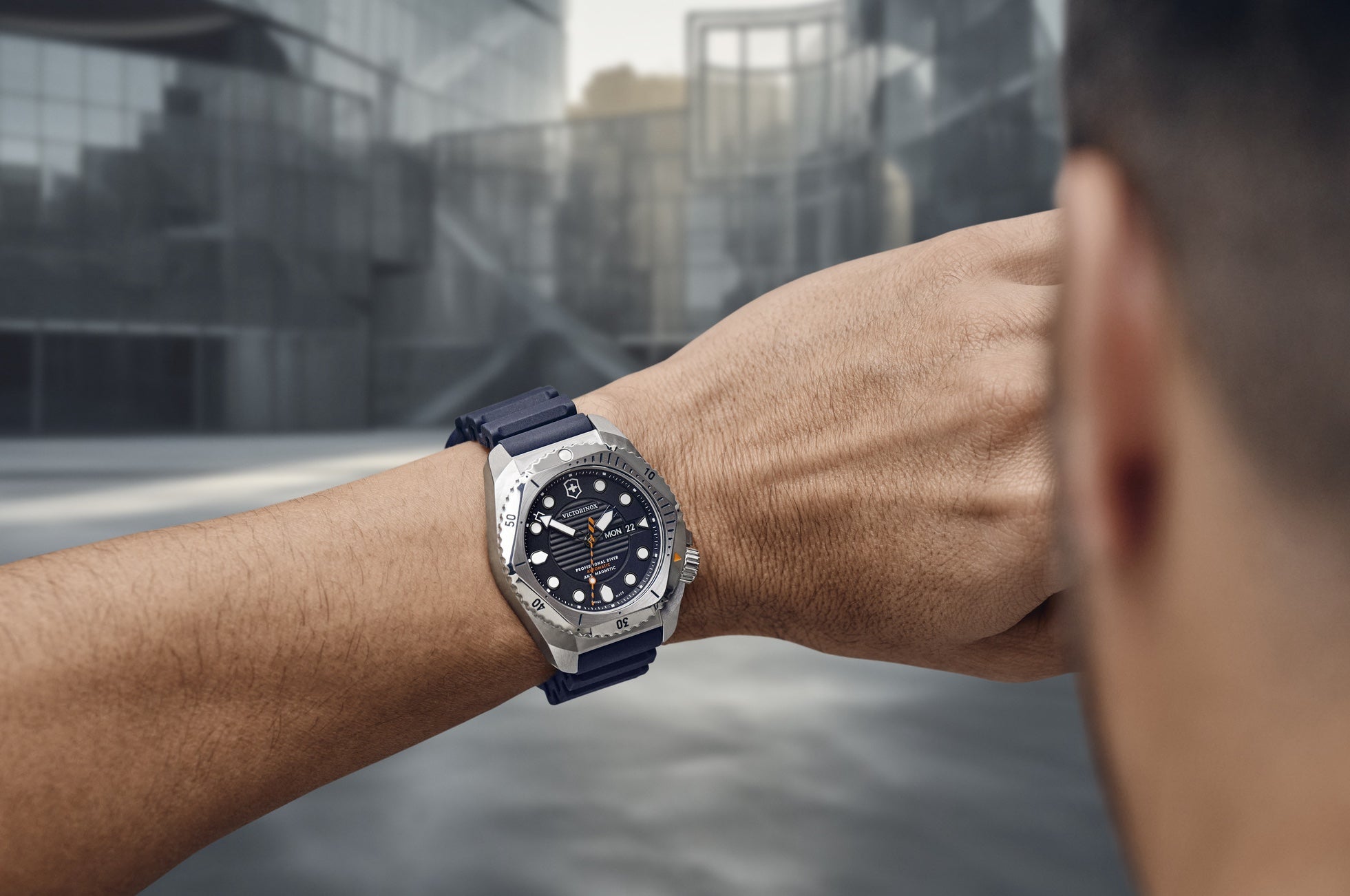 Victorinox Dive Pro Automatic Three Hands Steel Watch 241995 Image 8