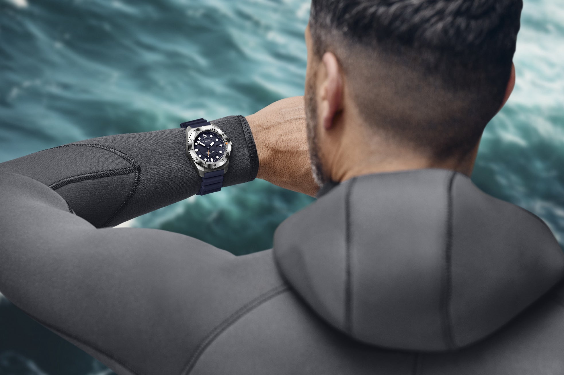 Victorinox Dive Pro Quartz Three Hands Steel Watch VTX-618 Image 7